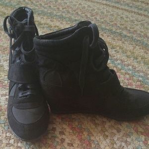 Size 10 black wedge sneakers